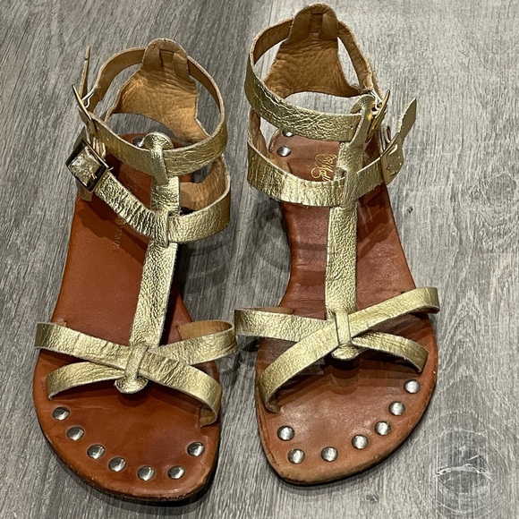Matt Bernson metallic gold stud gladiator sandal-6 - Picture 1 of 11